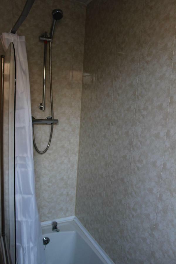 John St Town House - Self Catering - Guesthouse Style - Great Value Family And Double Rooms เวิร์คคิงตัน ภายนอก รูปภาพ